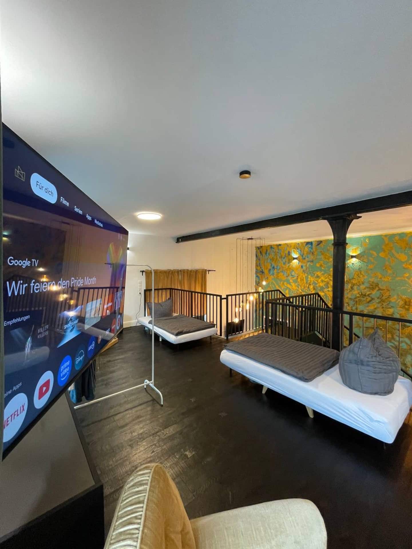 Wohnzimmer Bild 1