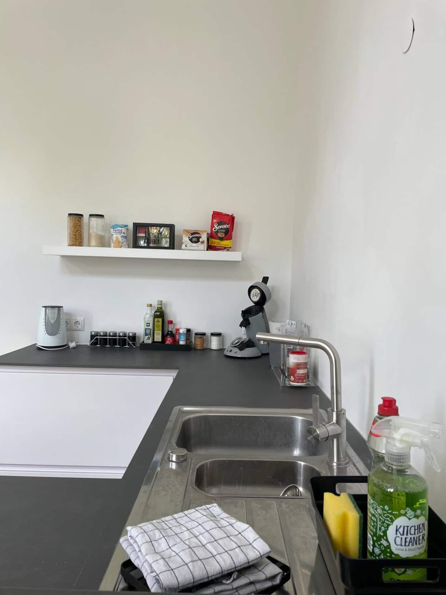Voll ausgestattete Küche Bild 14